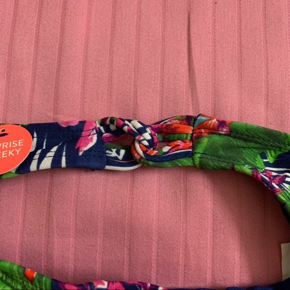 ❌ SOLD ❌ Forever 21 Cute Summery Beachwear - 2 for ₹550 - Picture 7 of 8